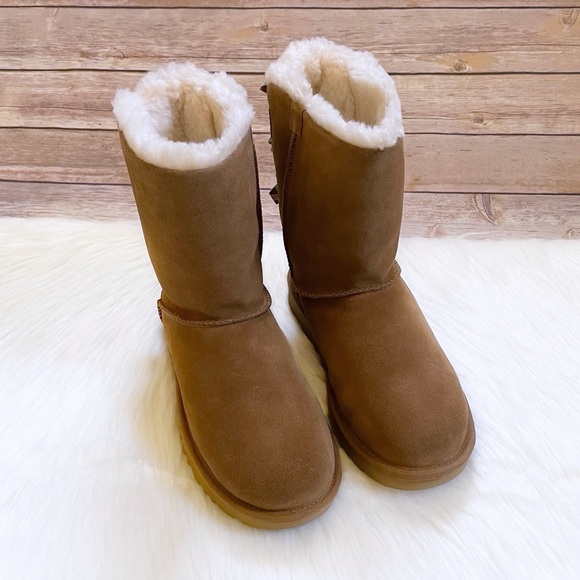 UGG Bailey Bow Diagonal Stripes Chestnut Boots - Picture 4 of 9